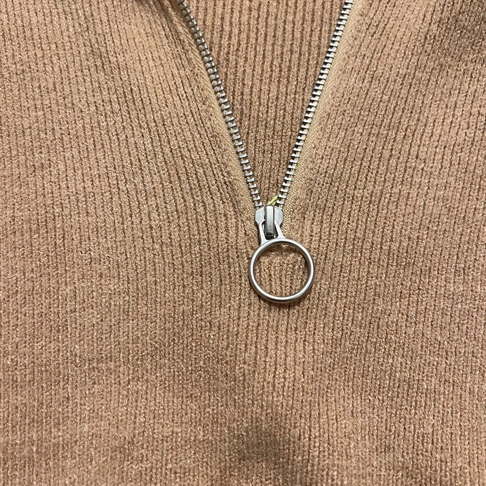 NWT Sincerely Jules Brown Sleeveless Sweater with zip-up front - Picture 4 of 5